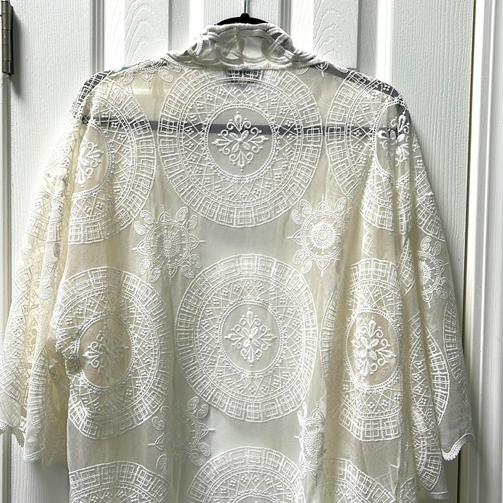 White Lace kimono robe, Gorgeous, Size Small, Never been worn, no signs of wear